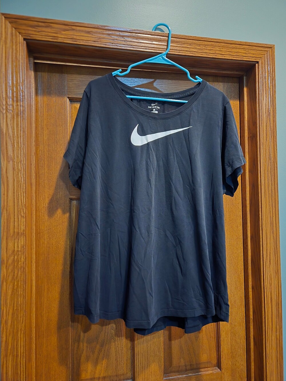 Nike Black Short Sleeve Tee with White Swoosh - Picture 2 of 15